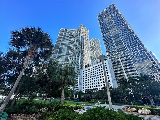 Building Photo - 475 Brickell Ave