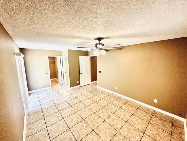 Building Photo - 622 Woodsman Dr