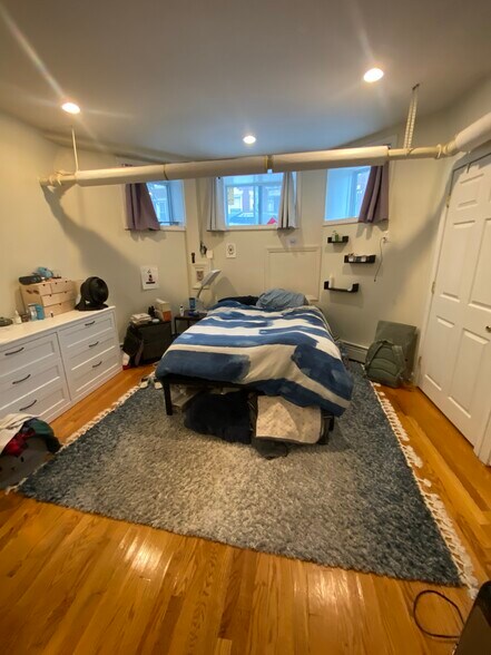 Building Photo - 18 Euston St