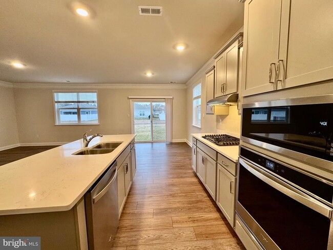 Building Photo - 33016 Blue Iris Rd