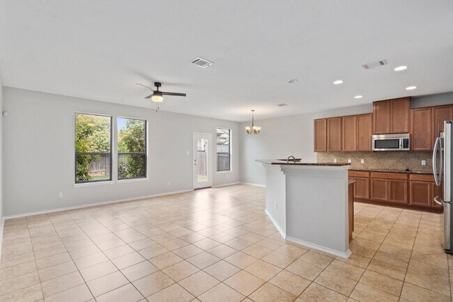 Building Photo - 1132 Hyde Park Dr