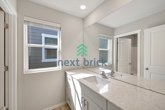 Building Photo - "Charming 3-Bed Home with 2.5 Baths in Picturesque Snohomish – 1720 Sq. Ft. of Comfort Awaits!"