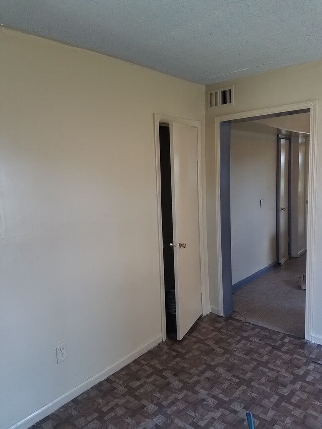 Building Photo - 811 Polk Ave