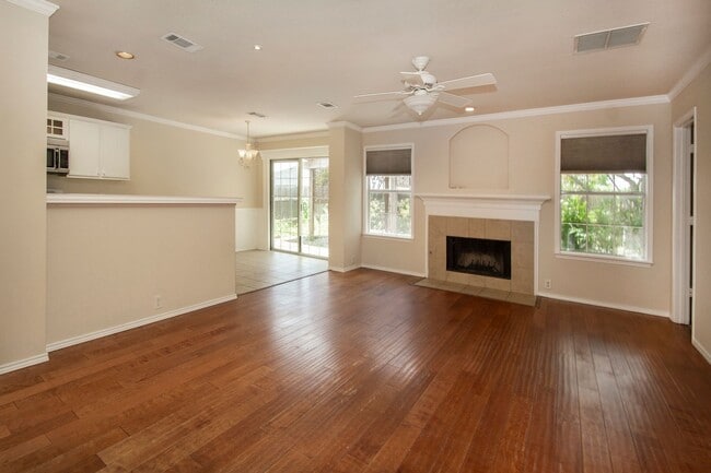 Building Photo - Cute house in Sherman for lease