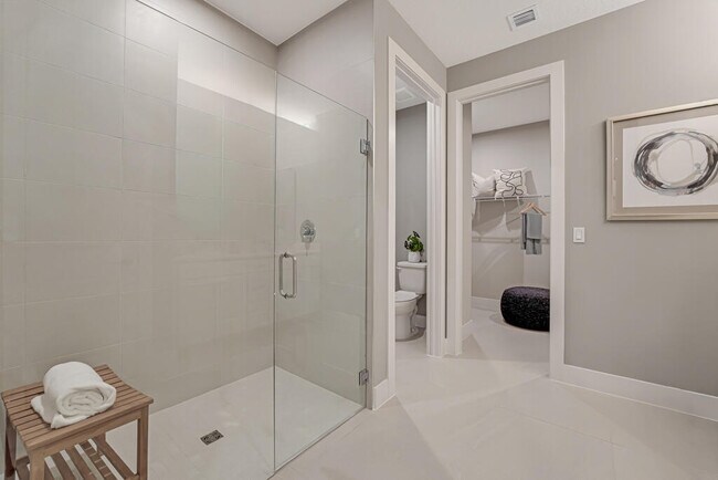 Building Photo - 923 SW Pr Ave