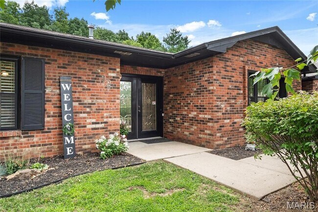 Building Photo - 22 Sir Lawrence Dr