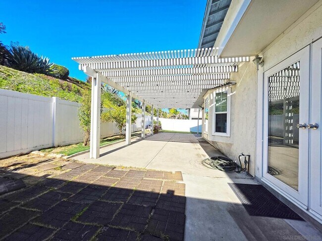 Building Photo - 2230 Ledgeview Ln