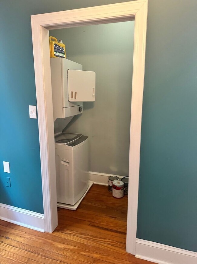 Building Photo - 809-809-809-802 King St