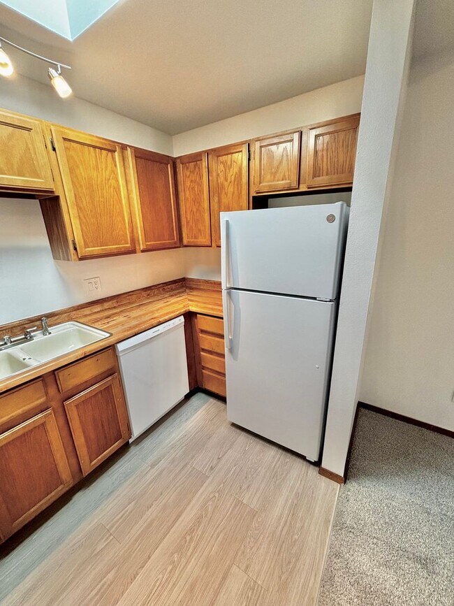 Building Photo - Stylish & Updated 1-Bedroom Loft Retreat i...