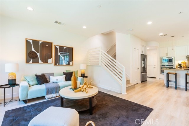 Building Photo - 747 Beacon