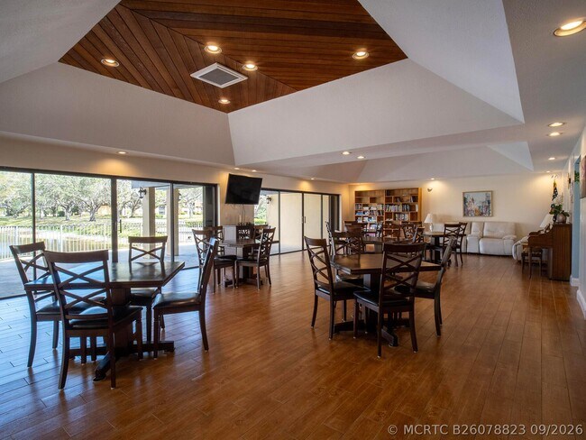 Building Photo - 5390 Woodland Lakes Dr