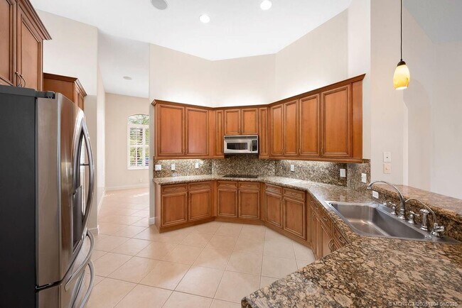 Building Photo - 511 SW Squire Johns Ln