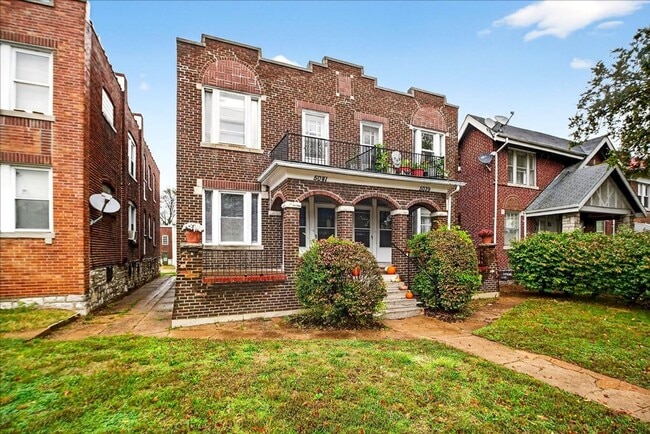 Building Photo - Sh'Cuuute!