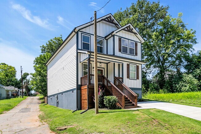 Building Photo - 108 Averill St