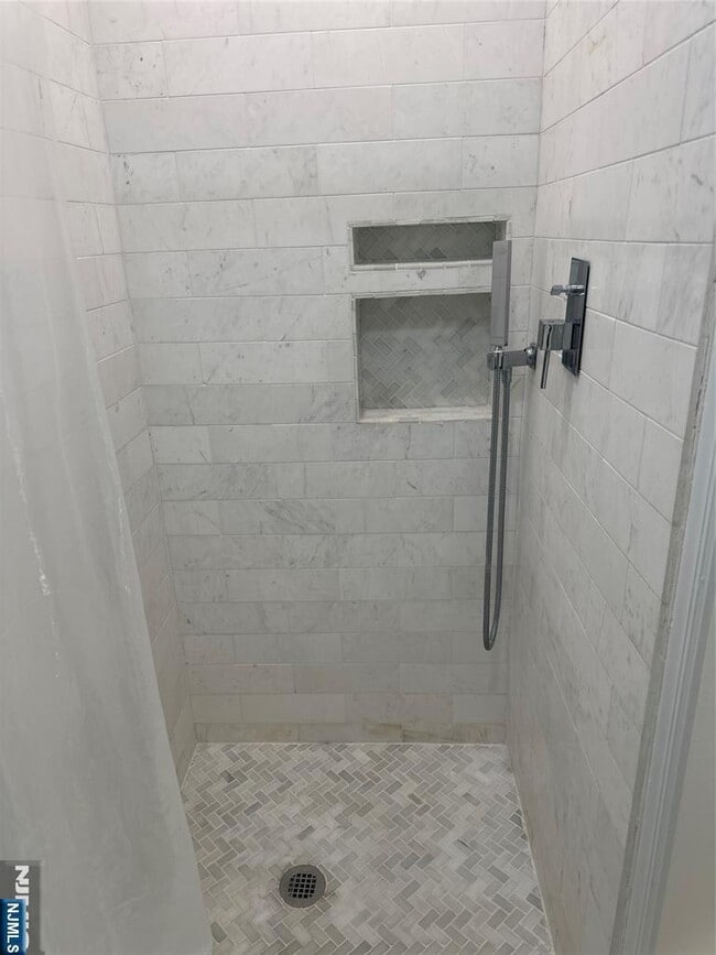 Building Photo - 24 Drake Ln