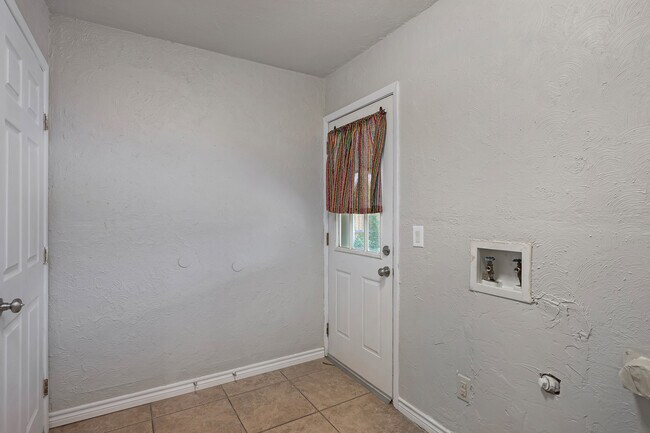 Building Photo - 5119 Oregon Trl