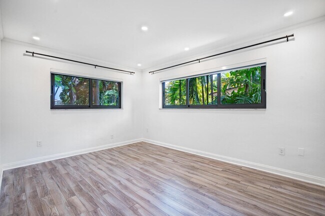Building Photo - 7810 Beach View Dr