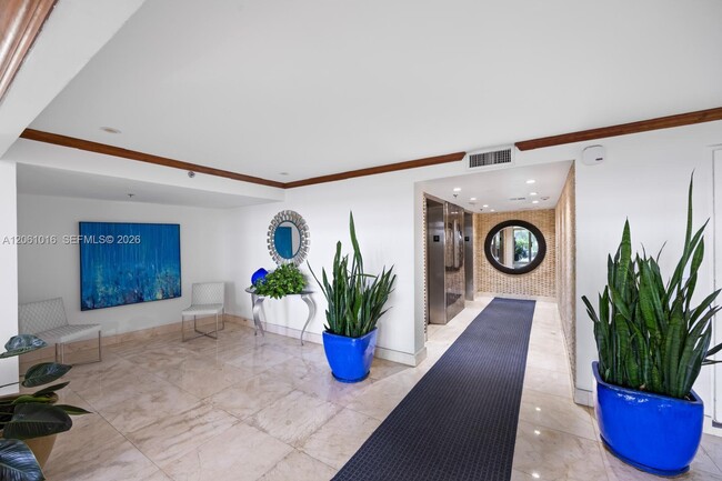 Building Photo - 1440 Brickell Bay Dr