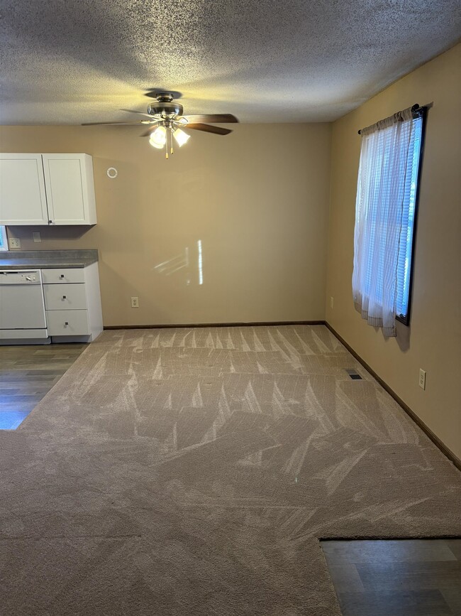 Building Photo - 2232 Nuttman Ave