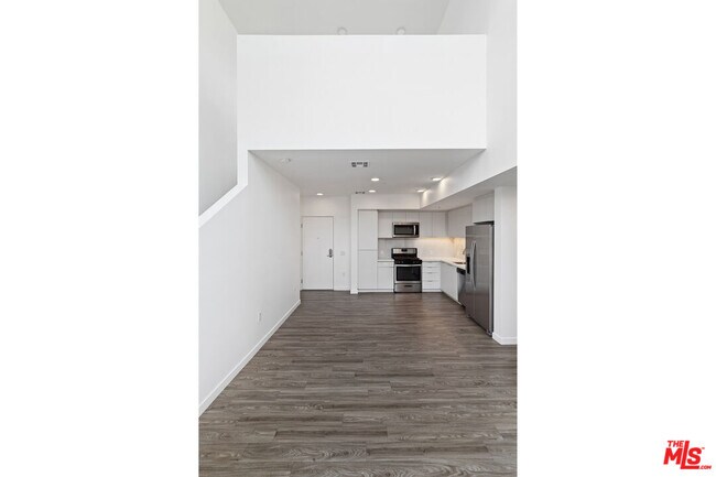 Building Photo - 5750 Hollywood Blvd