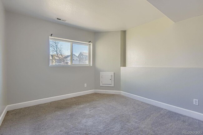 Building Photo - 4925 Freeport Wy