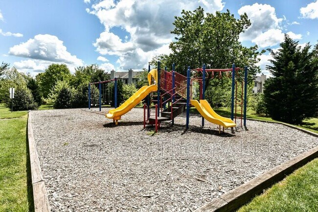 Building Photo - 21820 Leatherleaf Ct