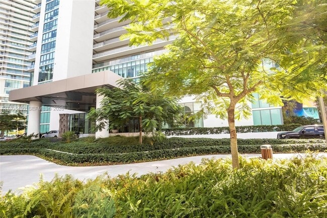 Building Photo - 650 NE 32nd St