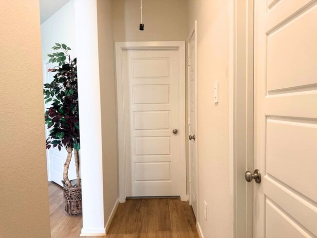 Building Photo - 16246 Parish Pointe Ct
