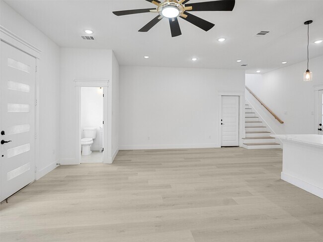 Building Photo - 4111 E Toliver St
