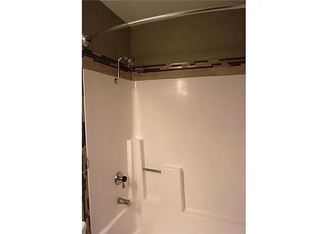 Building Photo - 5460 Dobbs St