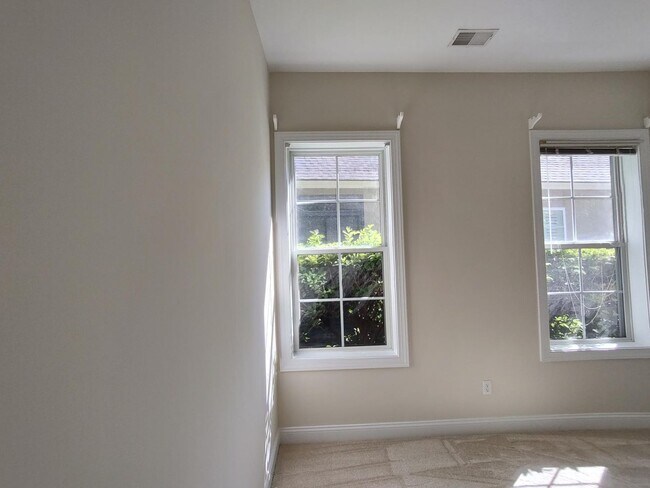 Building Photo - 38 Glencairn Ave