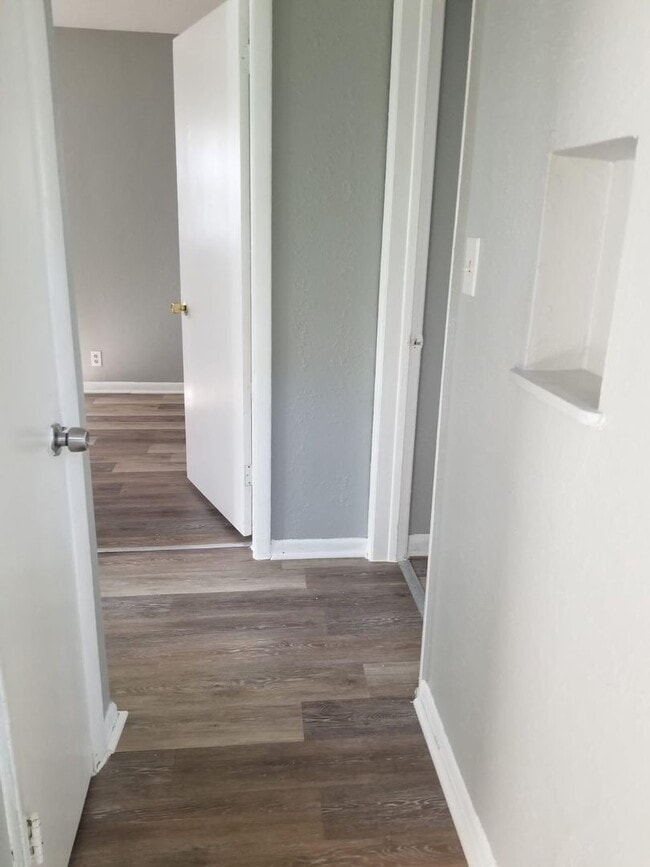 Building Photo - 3 Bdr Large Single Family House in a Nice ...