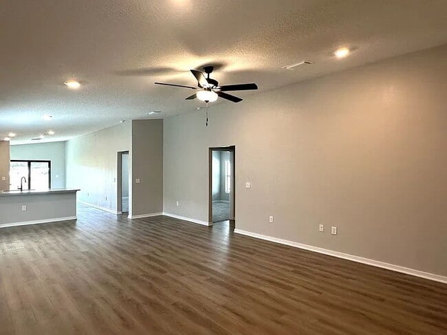 Building Photo - This almost new home is in the beautiful Crossings at Palm River Neighborhood, 5 minutes from 618...