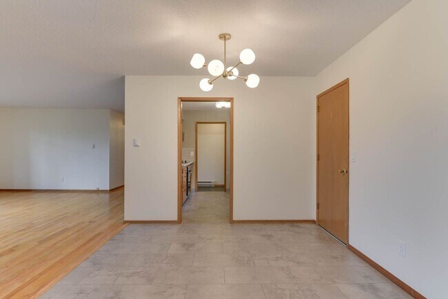 Building Photo - Terra Linda Home - 3 Bedrooms, 2 Baths, 1,...