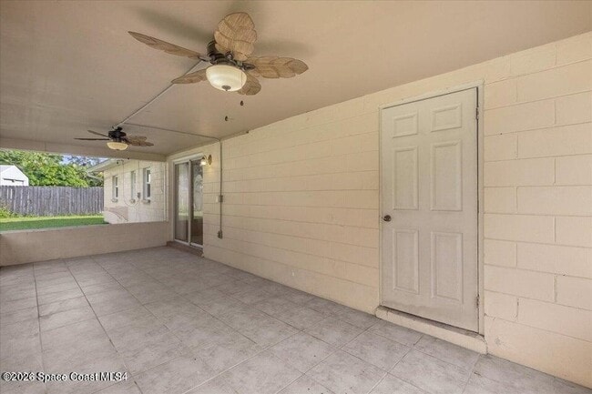 Building Photo - 1812 Oakwood Dr