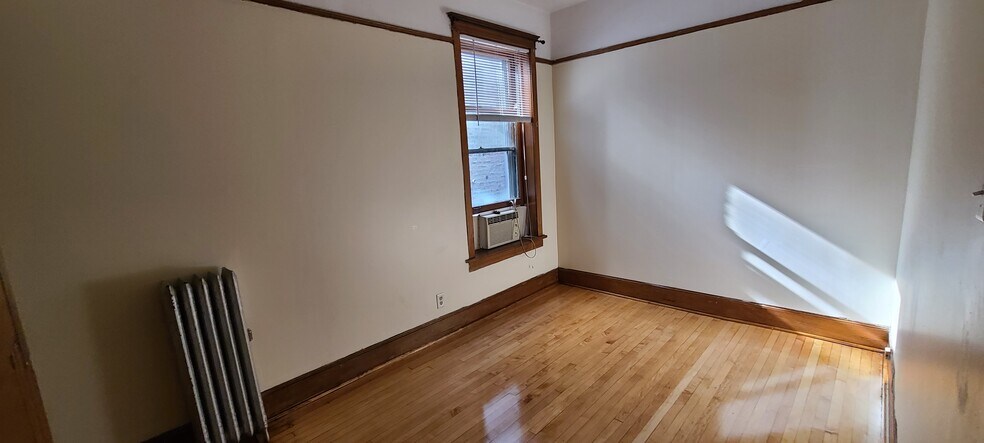 Building Photo - 3326 N Clark St