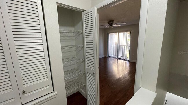 Building Photo - 892 Sunridge Dr