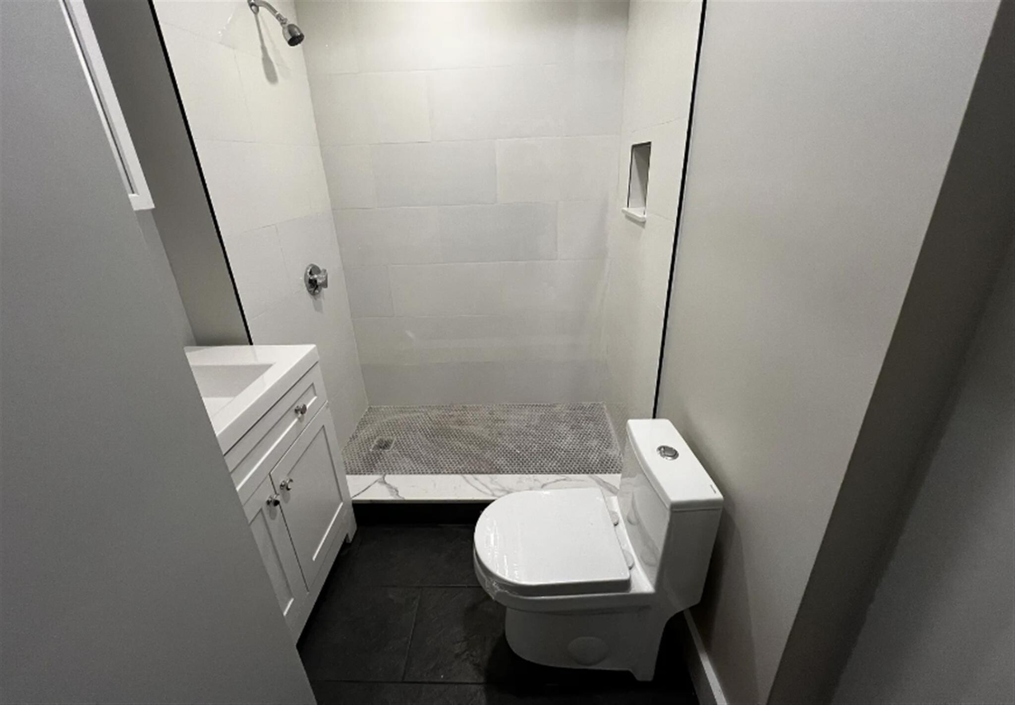 Building Photo - 158 Holland St