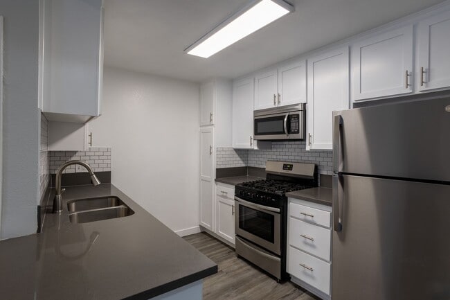 Interior Photo - 7057 Lanewood Ave