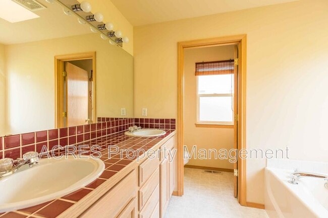 Building Photo - 620 S 192nd Pl
