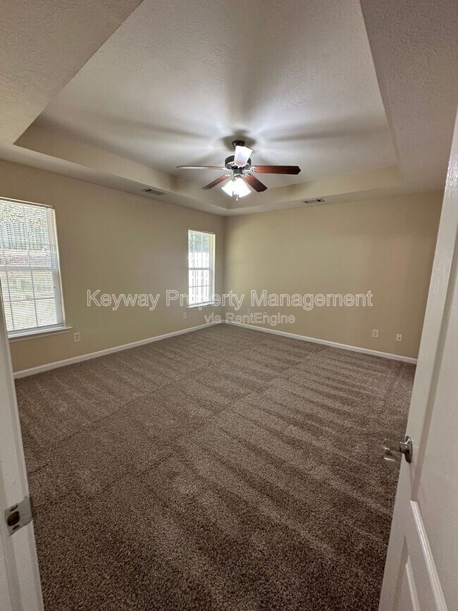 Building Photo - 2136 Sylvan Lake Dr