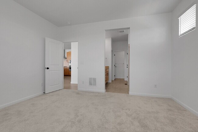 Building Photo - $3,250.00, 3 bed, 2.5-bath located in Cast...