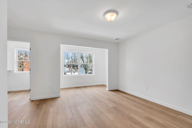 Building Photo - 211 Dewitt Ave