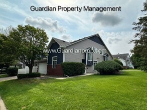 Building Photo - Eden Prairie End Unit Town Home, 2 Car Gar...