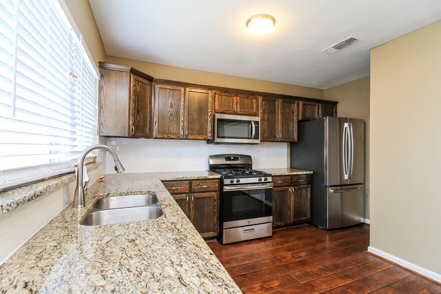 Building Photo - 1524 Chapman St