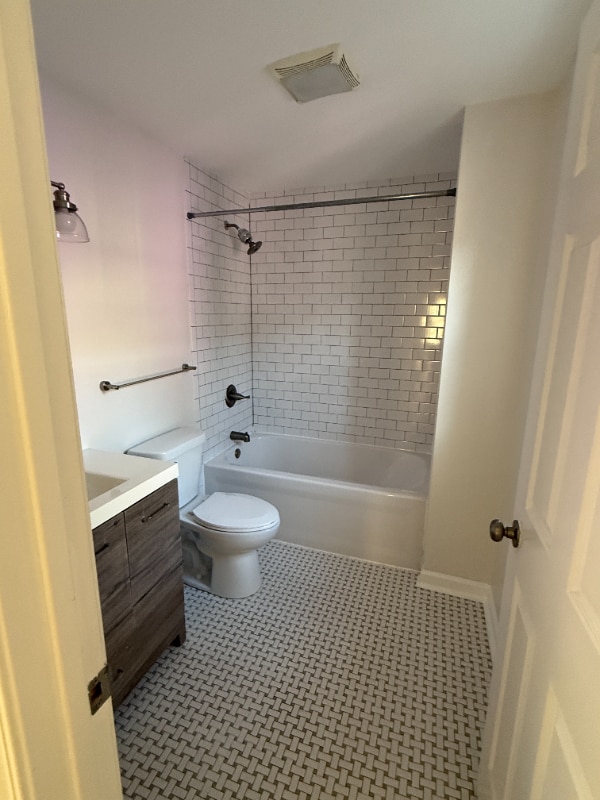 Building Photo - 6304 Desmond St