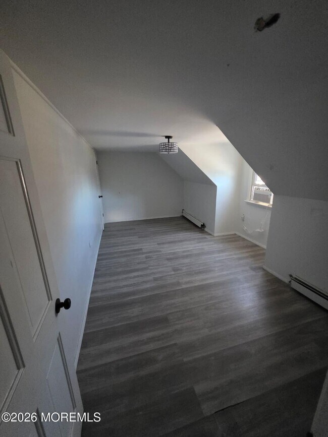 Building Photo - 6 4th St