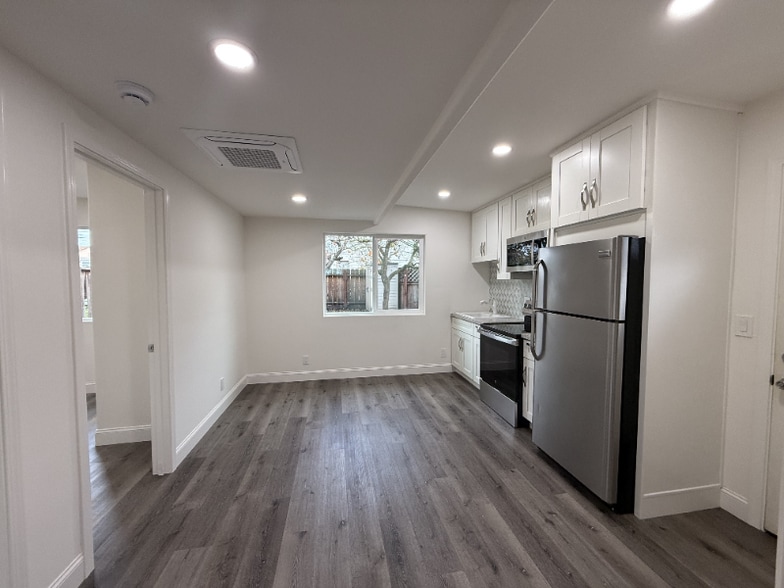 Building Photo - 1068 Billings Blvd