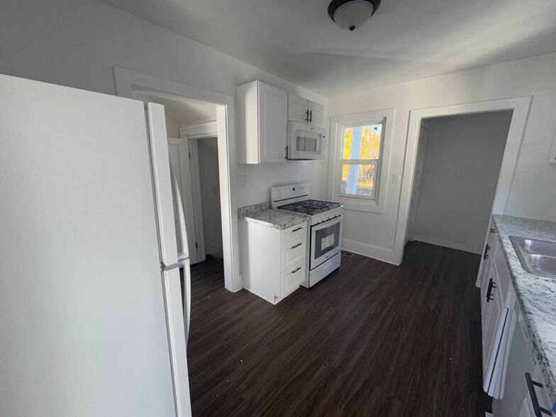 Kitchen - 101 Colorado St