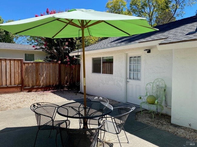 Building Photo - 1644 Hillview Pl